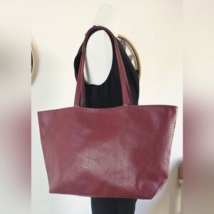 Bloomingdale's Elegant Burgundy Tote Bag